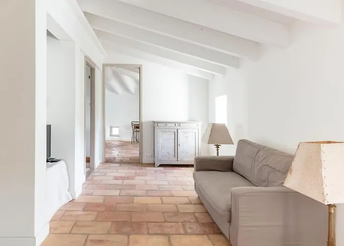 La Demeure Provencale Au Charme Suranne