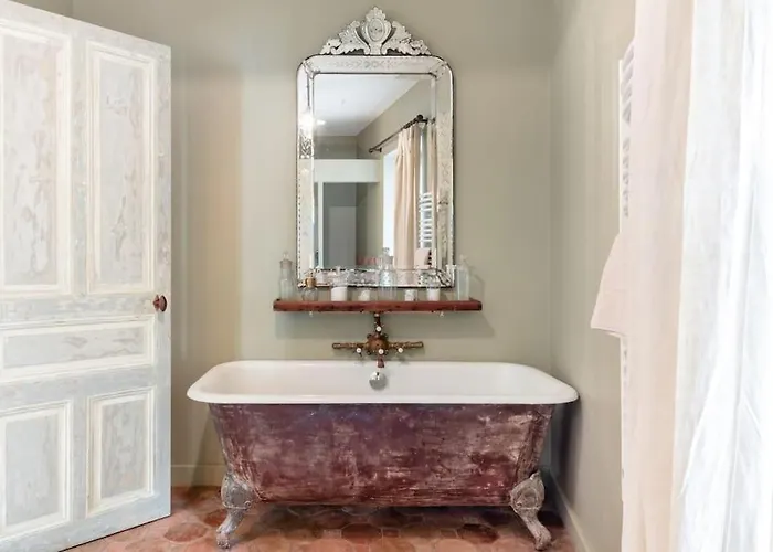 La Demeure Provencale Au Charme Suranne Nimes