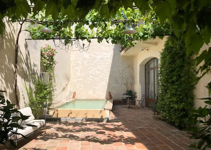 La Demeure Provencale Au Charme Suranne Nimes