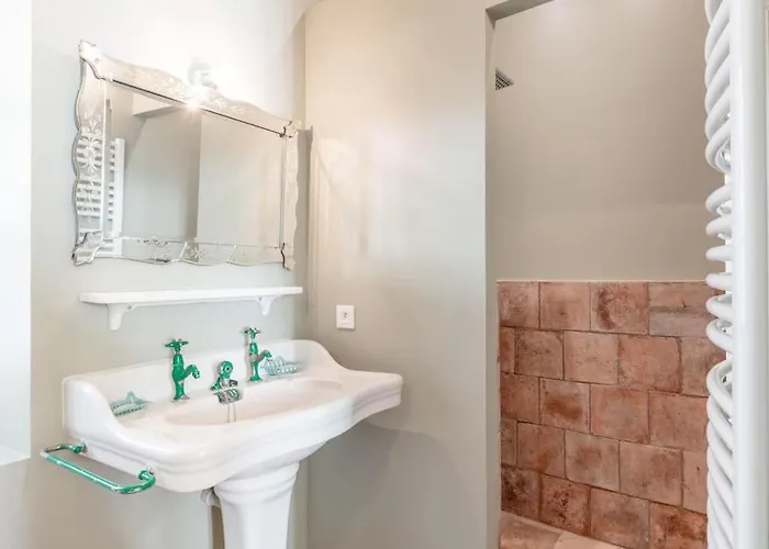 La Demeure Provencale Au Charme Suranne Nimes