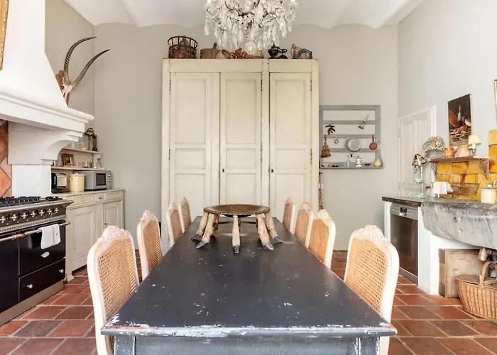 La Demeure Provencale Au Charme Suranne Nimes